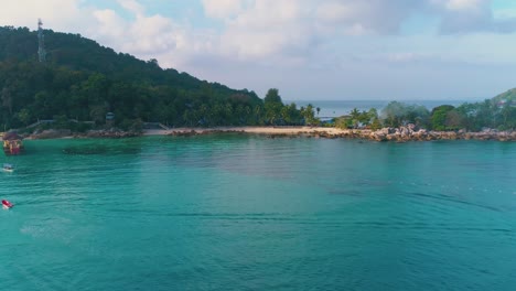 Hermosa-Antena-4k-De-Las-Islas-Perhentian-Tropicales-En-Malasia