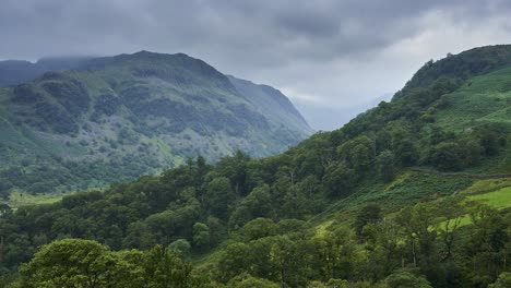 Lake-District-time-lapse,-early-morning-as-the-clouds-begin-to-desperse