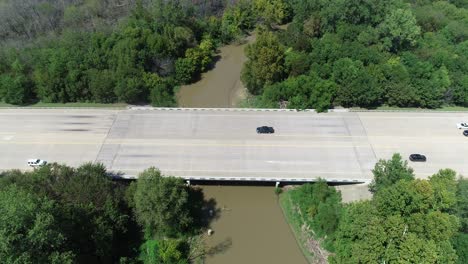 Luftaufnahme-Des-Elm-Fork-Trinity-River-Und-Der-380-Bridge-In-Texas