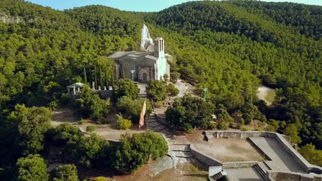Luftbild-Der-Burgruine-Und-Der-Kirche-Von-Vilademager-In-Katalonien,-Spanien,-Europa