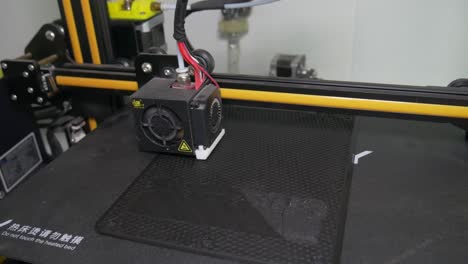 3D-Printer-Prints-Big-Object-With-Black-Filament