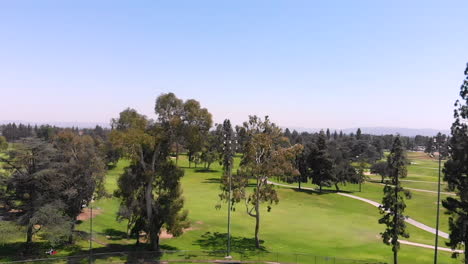 Drohnenaufnahme-Eines-Parks-Und-Golfplatzes-In-Arcadia-Santa-Anita,-Kalifornien