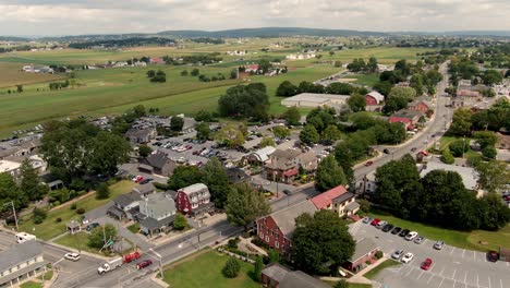 Aerial-of-shops-and-small-businesses-in-Intercourse,-Pennsylvania,-Lancaster-County,-USA-in-summer