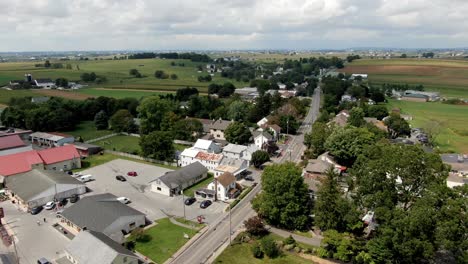 Beautiful-rising-aerial-in-Village-of-Intercourse,-Pennsylvania,-Lancaster-County-with-farmland-on-horizon