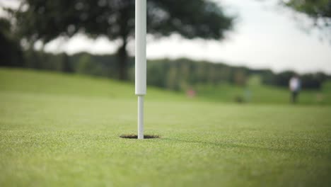 Golf-Putt-miss-closeup-fail