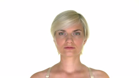 Eine-Blonde-Frau-Hat-Schmerzen-Wegen-Kopfschmerzen-Oder-Migräne