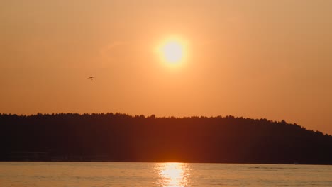 sunset-lake-sport-hang-glider-beach