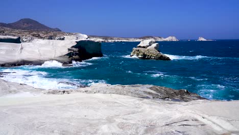 Día-Ventoso-En-Sarakiniko-En-La-Isla-De-Milos-Grecia