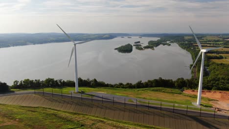 Turbinas-Eólicas-Generan-Energía-Renovable-En-El-Condado-De-Lancaster,-Pennsylvania,-Vista-Aérea-De-Drones