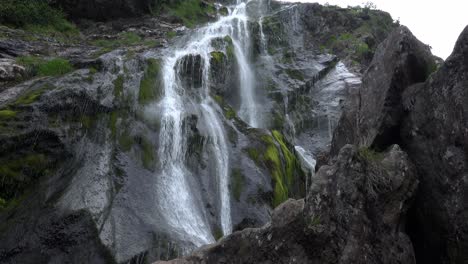 Der-Powerscourt-Wasserfall-Ist-Mit-398-Fuß-Der-Höchste-In-Irland