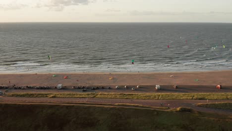 Kitesurfers-near-the-beach-of-Domburg-during-sunset