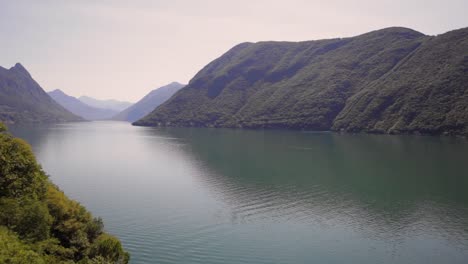 Lago-Di-Lugano-An-Einem-Sonnigen-Sommertag