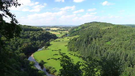 Symonds-Yat-rock-view-over-the-river-Wye-and-Valley
