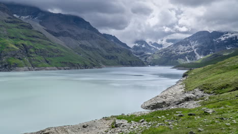 Timelapse-of-a-swiss-lake-between-green-mountains