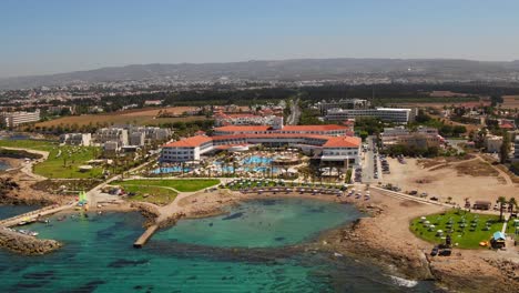 Tomas-Aéreas-De-Resorts-Y-Playas-De-Paphos,-Chipre