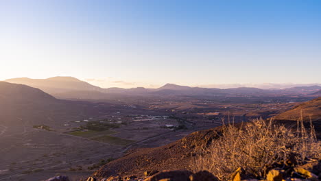 Zeitraffer-Des-Sonnenuntergangs-Der-Wüstenberge-Der-Insel-Fuerteventura-Der-Kanarischen-Inseln-In-Spanien