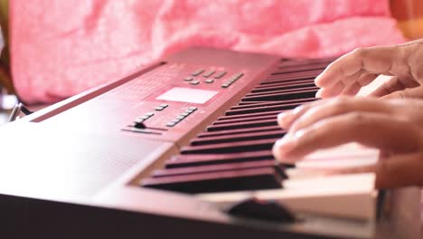 Keyboard,-Playing-keyboard,Keyboard-practice,Musician,Keyboard-Artist