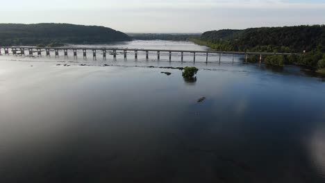 Scenic-expanse-of-Route-30-bridge-crossing-Susquehanna-River-between-Lancaster-and-Wrightsville,-Pennsylvania