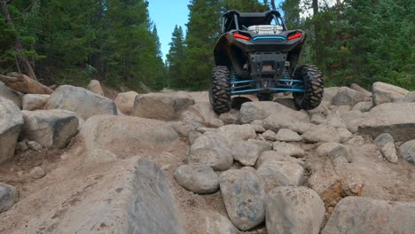 RZR-Going-over-rocks-on-the-trail