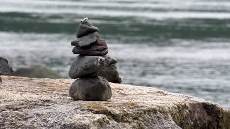 Small-cairn-sitting-on-boulder
