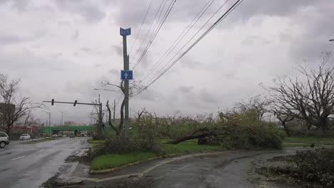 Fahren-Nach-Hurrikan-Maria-In-Puerto-Rico
