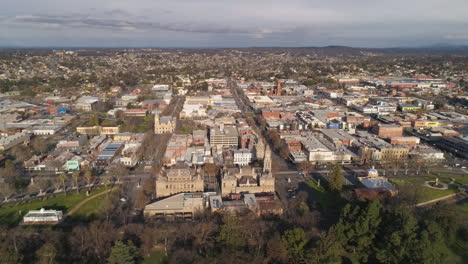 Aerial-shot-of-Bendigo-a-city-in-Victoria,-Australia