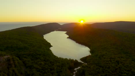 Aerial-View-of-Sunrise-over-Lake-of-the-Clouds-in-Michigan's-Porcupine-Mountains-State-Park