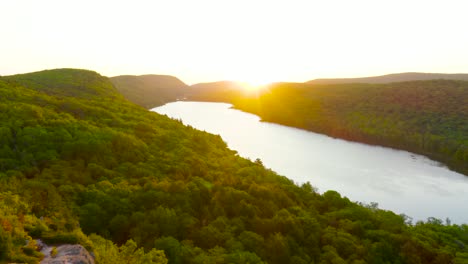 Aerial-Flight-above-Lake-of-the-Clouds-Overlook-in-Michigan's-Porcupine-Mountains-during-Sunrise