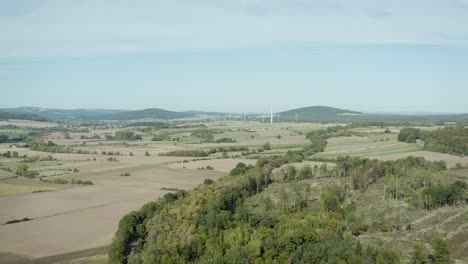 Luftdrohne-über-Schöne-Deutsche-Landschaft,-Wald,-Europa-Geschossen