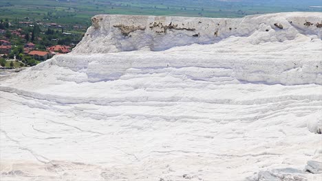 White-marble-hill-at-the-holiday-destination-of-the-Turkish-natural-landmark-Pamukkale