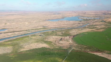 Luftaufnahme-Von-Maisfeldern-Mit-Center-Pivot-Bewässerungssystemen-Im-Columbia-Beckenprojekt-Im-Osten-Des-Bundesstaates-Washington-Im-Spätsommer