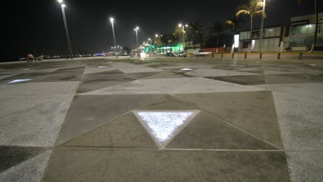 Ein-Zeitraffer-Des-Luminos-dreiecks-In-Einem-Park-In-Veracruz-Mexiko