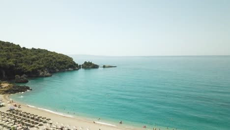 Hermosa-Playa-Karavostasi-En-Grecia