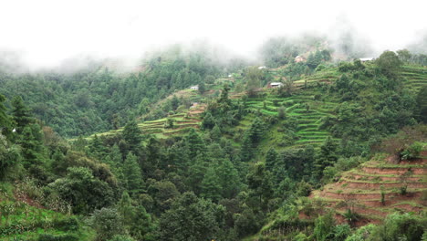 Una-Hermosa-Vista-De-Las-Laderas-Y-Pueblos-En-Terrazas-En-Las-Estribaciones-De-Las-Montañas-Del-Himalaya-De-Nepal
