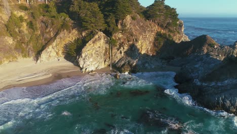 4K-UHD-Drone---DJI-Aerial-footage-of-the-Enchanting-McWay-Falls-and-beach-in-Julia-Pfeiffer-Burns-State-Park,-at-Highway-One,-Big-Sur,-California-|-USA-Westcoast-road-trip