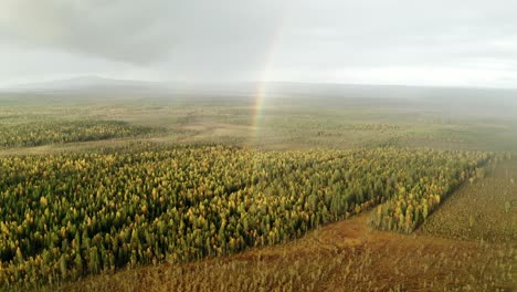 Auf-Der-Jagd-Nach-Doppelten-Regenbögen-Im-Finnischen-Lappland