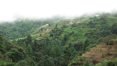 Una-Hermosa-Vista-De-Las-Laderas-Y-Pueblos-En-Terrazas-En-Las-Estribaciones-De-Las-Montañas-Del-Himalaya-De-Nepal