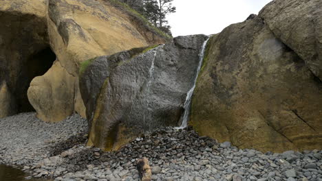 Waterfall-at-Hug-Point-at-the-Oregon-Coast,-State-Park-near-Cannon-Beach