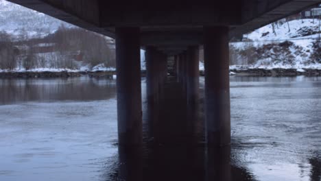 unfocus-to-focus,-footage-of-under-a-bridge-at-winter