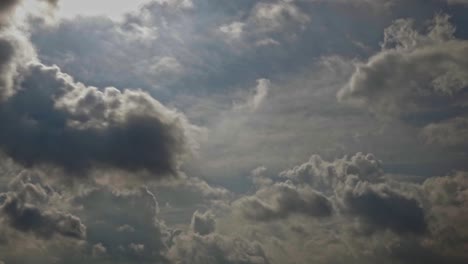 Tiro-Panorámico-De-Lapso-De-Tiempo-De-Nubes-Rodantes