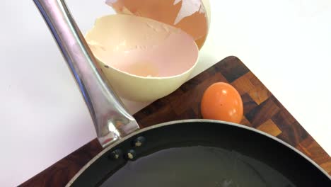 Cracked-shell-of-an-ostrich-egg-and-ostrich-egg-in-a-pan