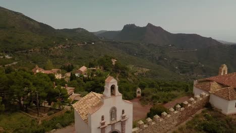 Drone-shot-of-the-Convento-Carmelitano-western-door-and-walls-and-views-towards-Castellón-de-la-Plana