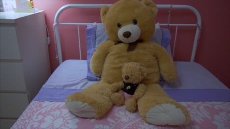 Teddy-bear-sitting-on-the-bed-in-a-girl's-room