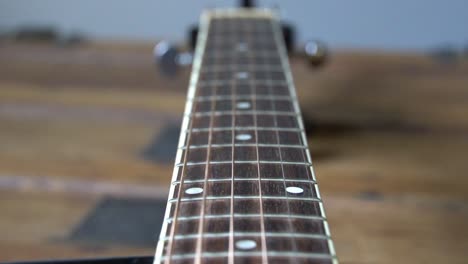 Guitar-String-vibrating-in-slow-motion,--Close-up