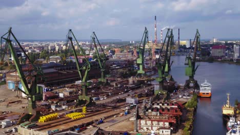 Industrial-Area-Of-Shipyard-and-cranes-In-Gdansk,-Poland