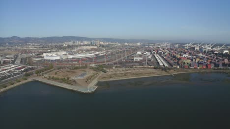 Shipping-lanes-of-San-Francisco-California-along-the-North-Western-tip-of-Oakland