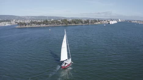 Sailing-in-the-bay-of-San-Francisco-with-industrial-and-city-buildings-in-view