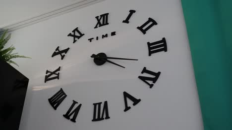 Time-Travel-Clock-Winding-Backwards-With-White-Light-Flicker