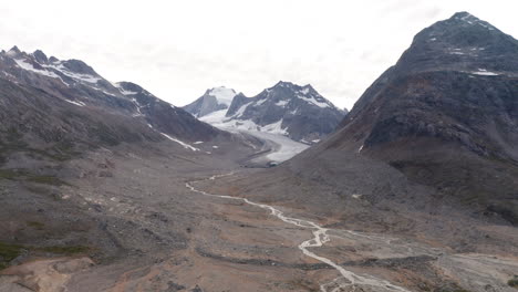 Vista-De-Drones-Del-Valle-Profundo-Tallado-Por-Glaciares