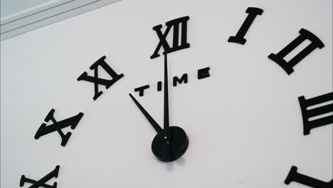 El-Tiempo-Se-Mueve-Rápido-Con-El-Reloj-Avanzando-Rápidamente-En-El-Lapso-De-Tiempo